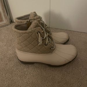 Sperry quilted snowboots